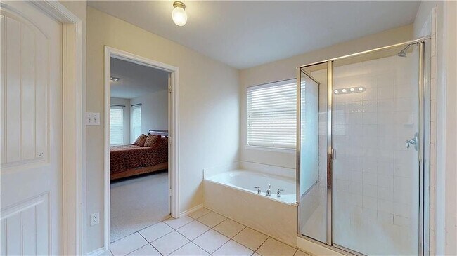 Building Photo - 9948 Southgate Dr