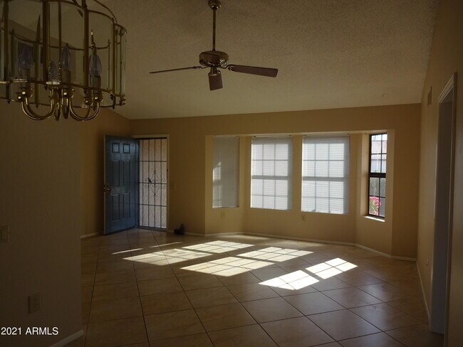 Building Photo - 13722 W Gable Hill Dr