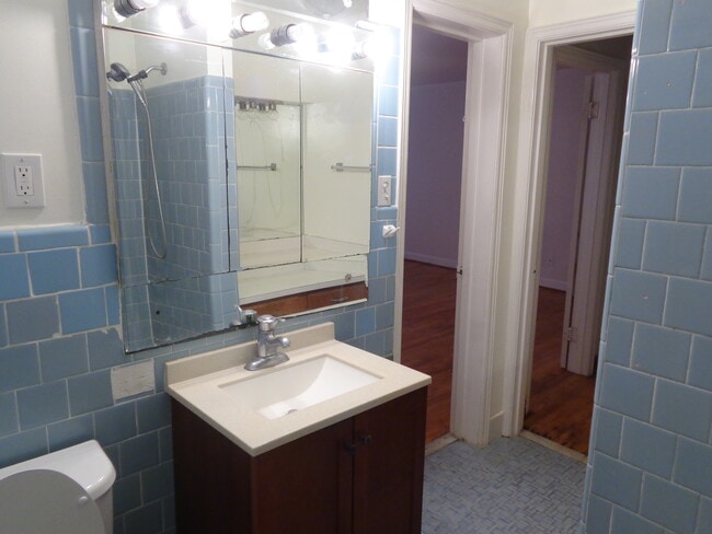 Building Photo - 2 E 54th St