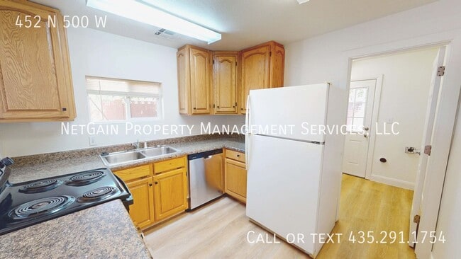 Building Photo - 452 500 W St