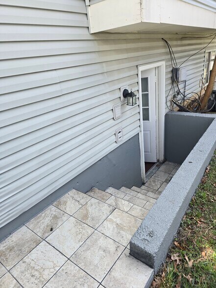 Building Photo - 8604 Briarwood Ct