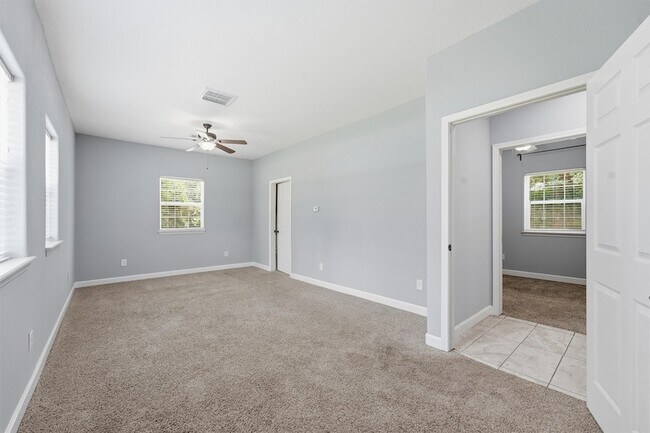 Building Photo - 15621 Northland Dr