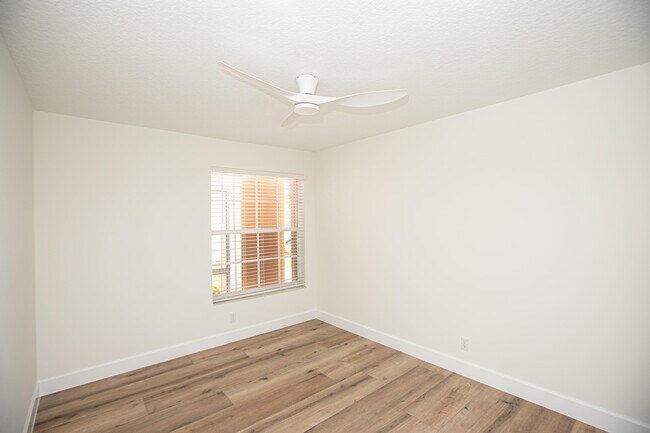 Building Photo - 10881 La Salinas Cir