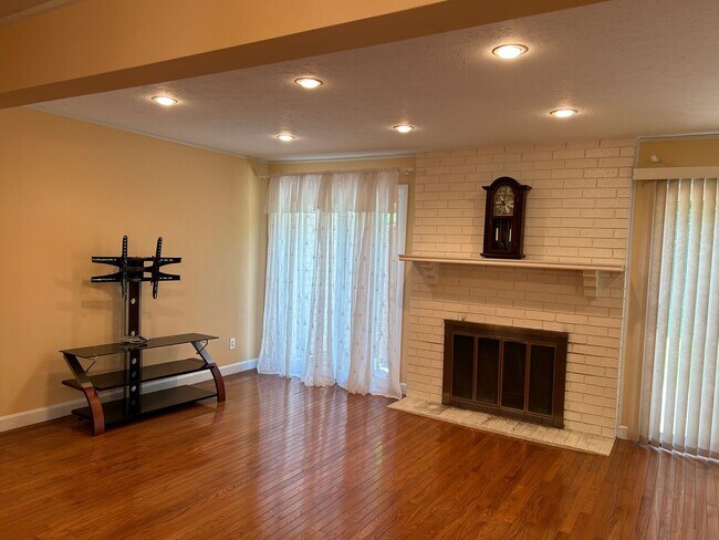 Building Photo - 4456 Donna Dr