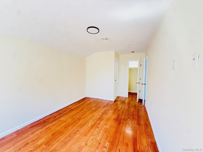 Building Photo - 139-20 Lakewood Ave