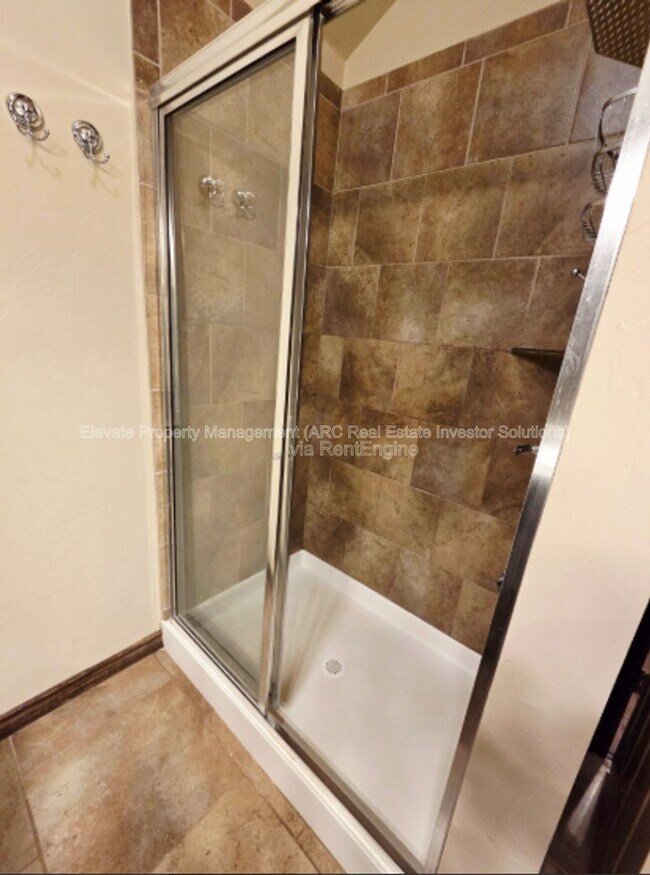 Building Photo - 2215 Kintyre Rd