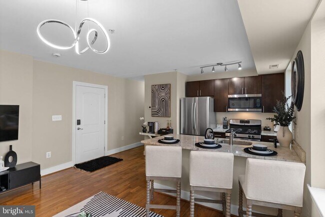 Building Photo - 417 18th St NE