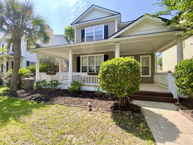 Building Photo - Charming, Spacious, Single Family Home in ...