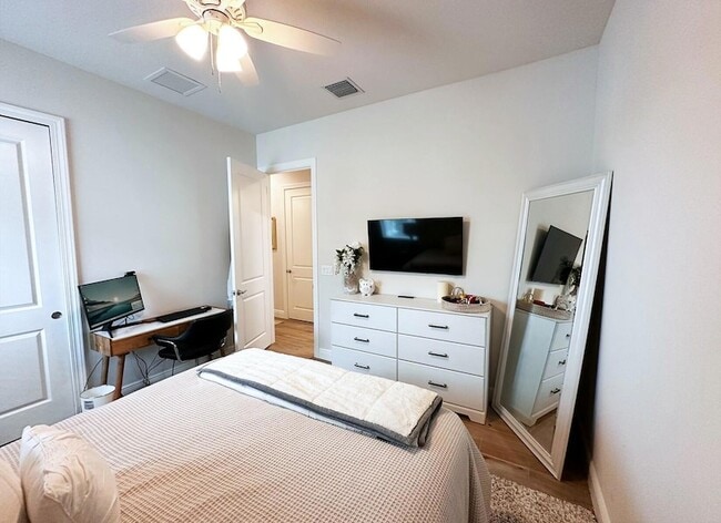 Building Photo - 10027 Timber Crk Wy