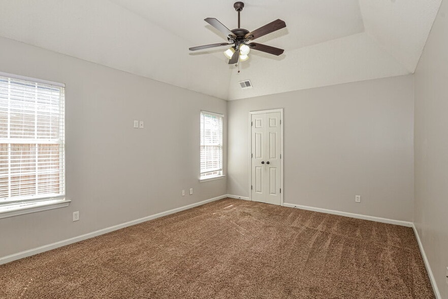 Building Photo - 4313 Genevieve Dr