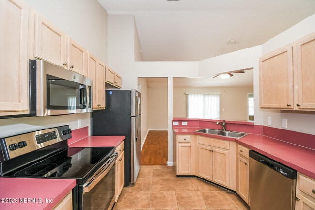 Building Photo - 605 Abbey Ct