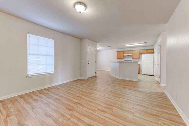 Building Photo - 3301 El Salido Pkwy