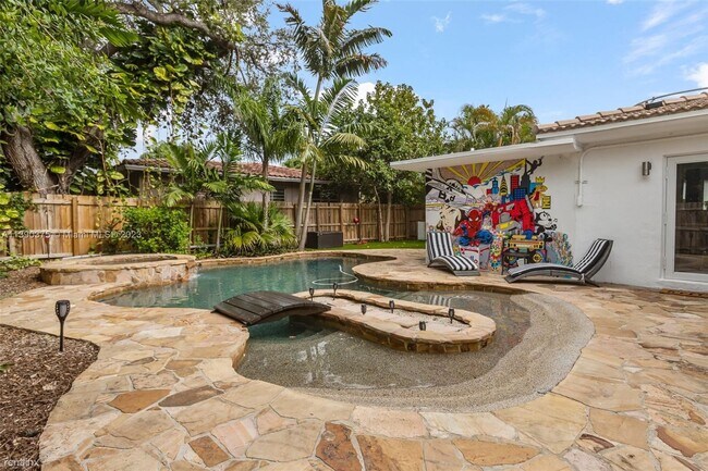 Primary Photo - 3 br, 2 bath House - Millers El Portal