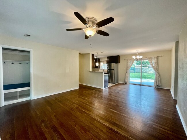 Building Photo - Ready 07-13-26! 4/2 Ranch Home On Corner Lot! Pet-Friendly & All Appliances Convey!