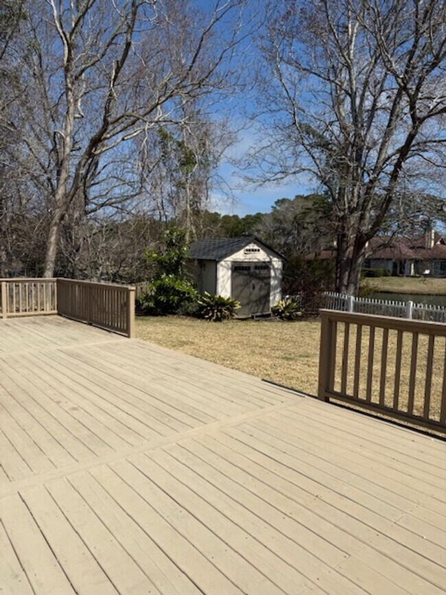 Building Photo - Pawleys Retreat