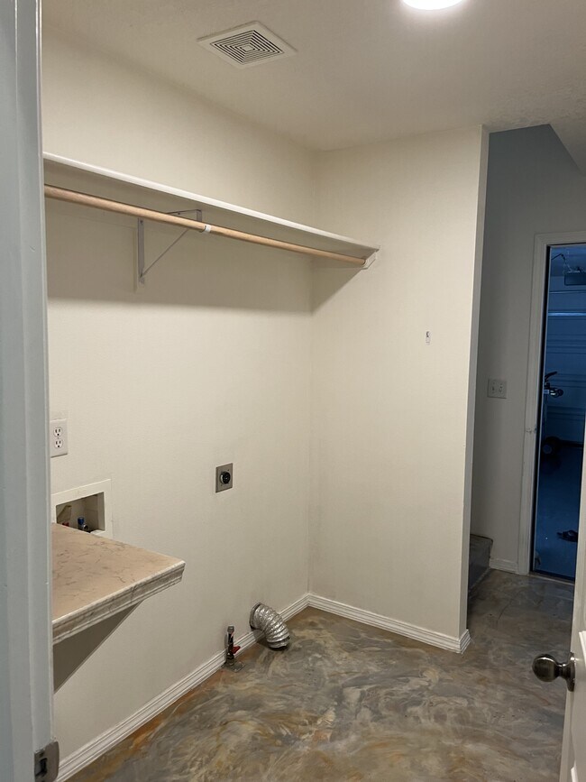 Building Photo - 2134 E Dworshak Dr