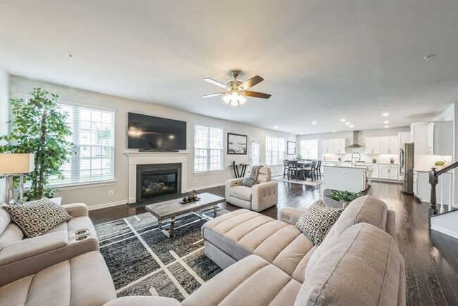Building Photo - 5808 Savannah Dr