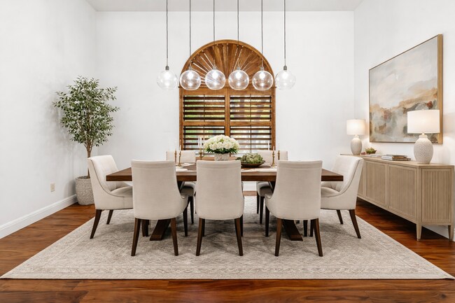 Building Photo - Elevated Executive Living in Lake Forest