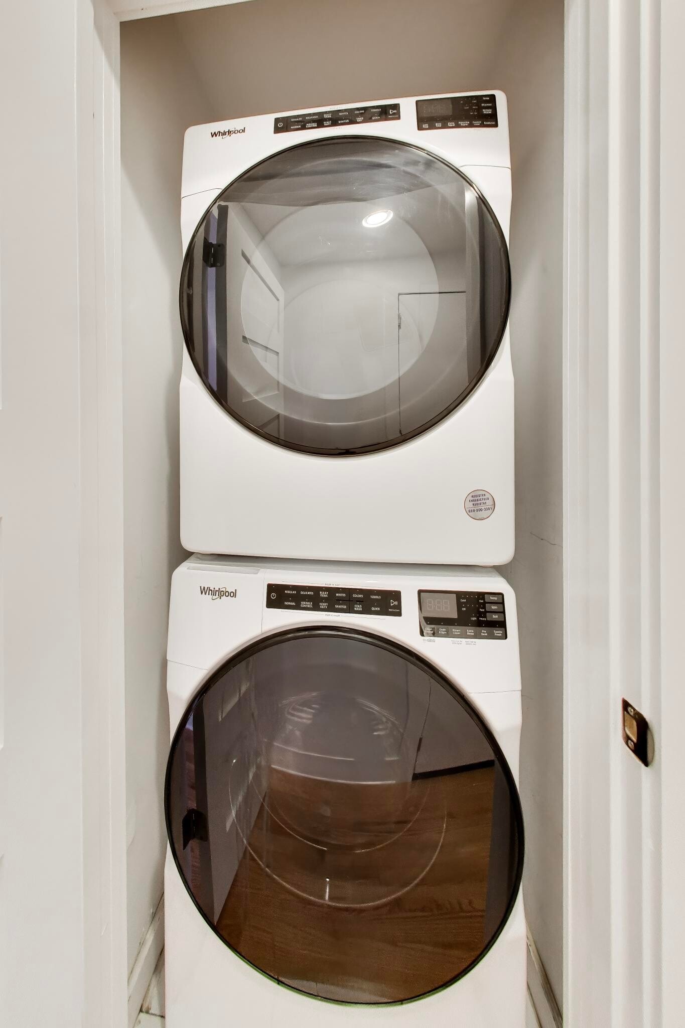 Building Photo - 2132 N Oakley Ave