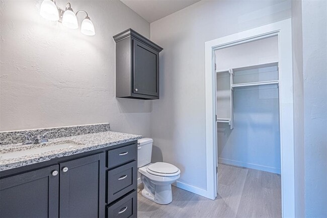 Building Photo - 2106 Willow Pl