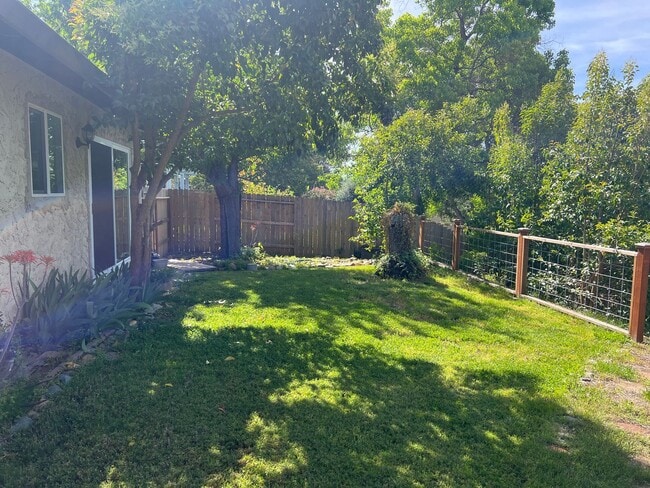 Building Photo - Beautiful Updated West Redding Home!