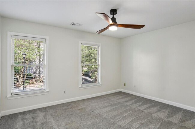 Building Photo - 1536 Oak Grove Rd