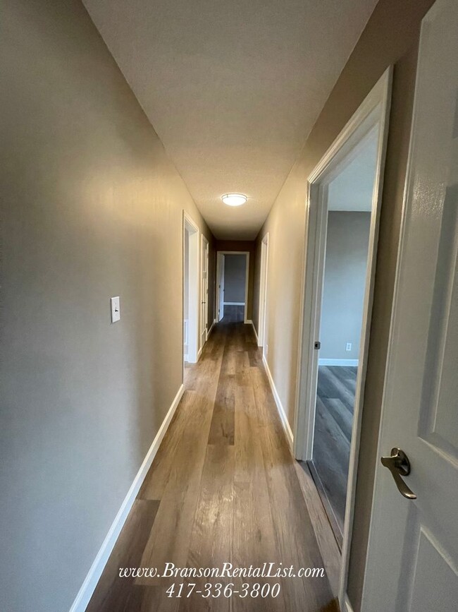 Building Photo - Newly Remodeled 3BR/2BA