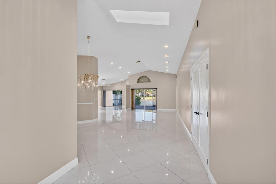 Building Photo - 7891 Sailing Shores Terrace