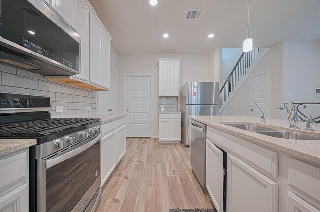 Building Photo - 7076 Silverleaf Oak St