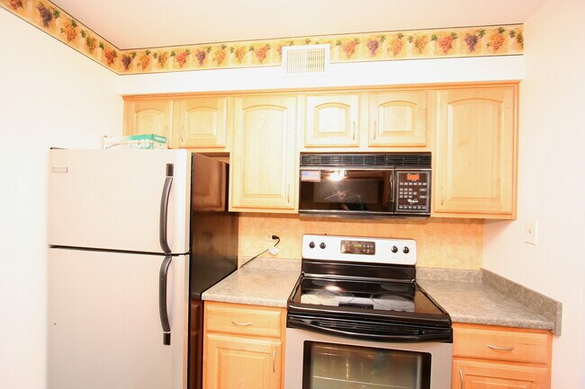 Building Photo - 6143 Knoll Wood Rd