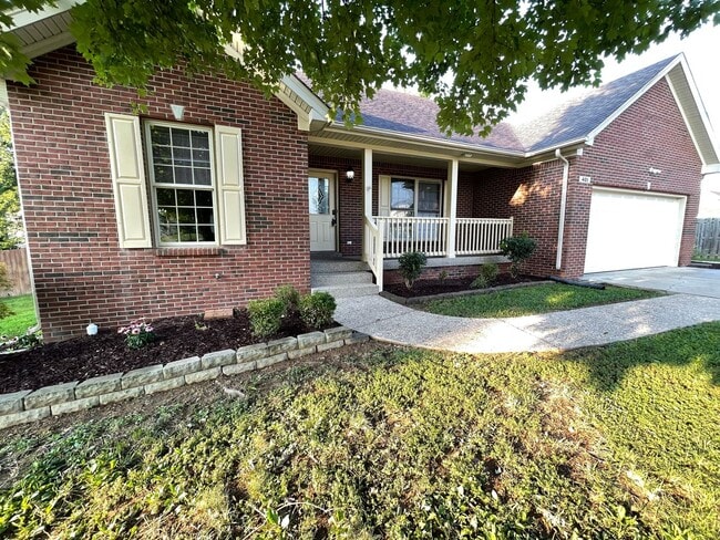 Building Photo - Brick Home in Desirable Neigborhood