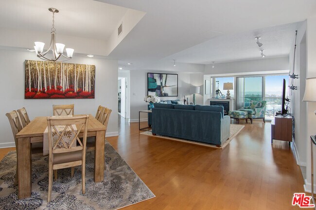 Primary Photo - 13600 Marina Pointe Dr