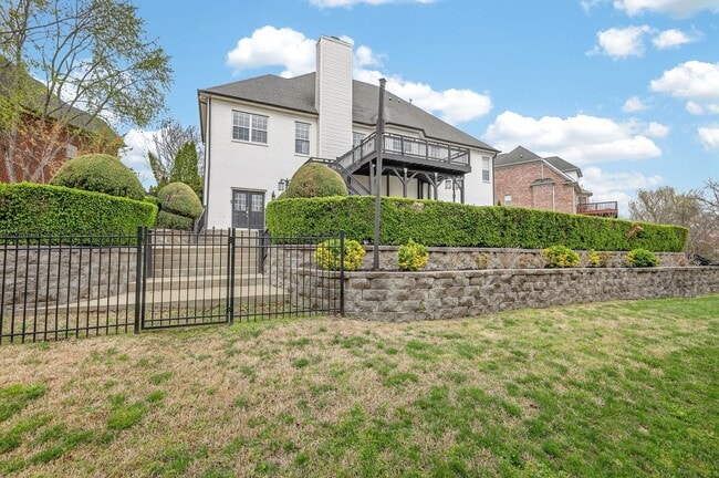 Building Photo - Beautiful 6BR Executive Brentwood Home with Pool