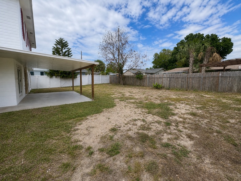 Building Photo - 1730 Dana Pl