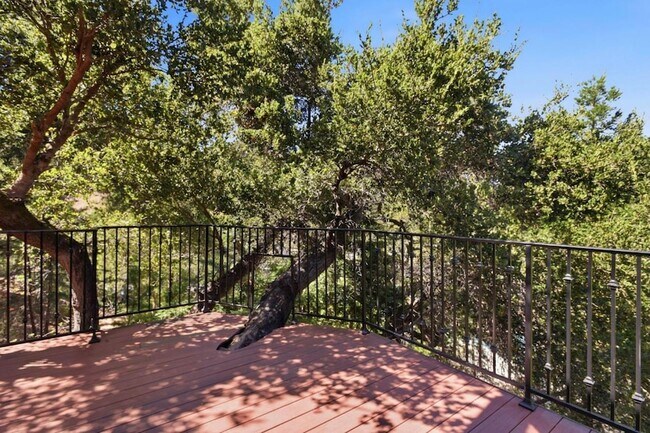 Building Photo - 3911 Pepper Tree Ct