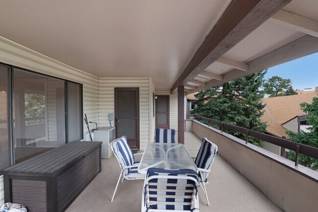 Building Photo - 6550 Delmonico Dr