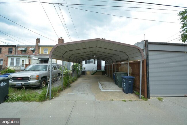 Building Photo - 115 33rd St NE