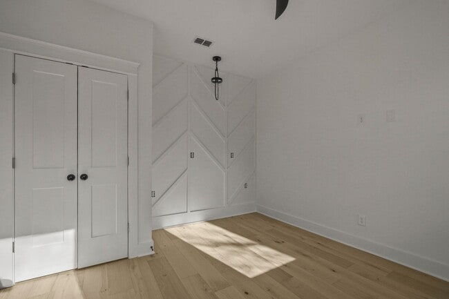 Building Photo - Available March Move In!!! Beautiful 3 Bedroom, 3.5 Bath Townhouse in East Nashville! Rooftop dec...