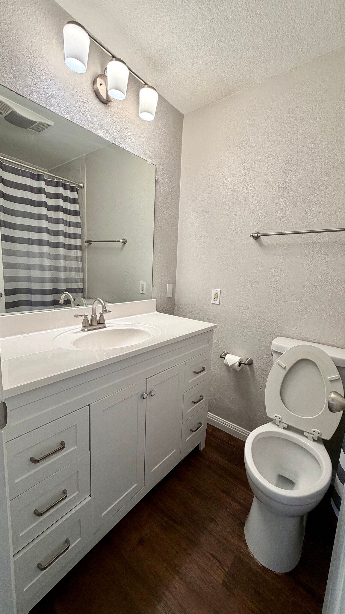 Building Photo - 1803 Redbud Cir