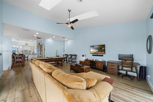 Building Photo - 311 N Surf Rd