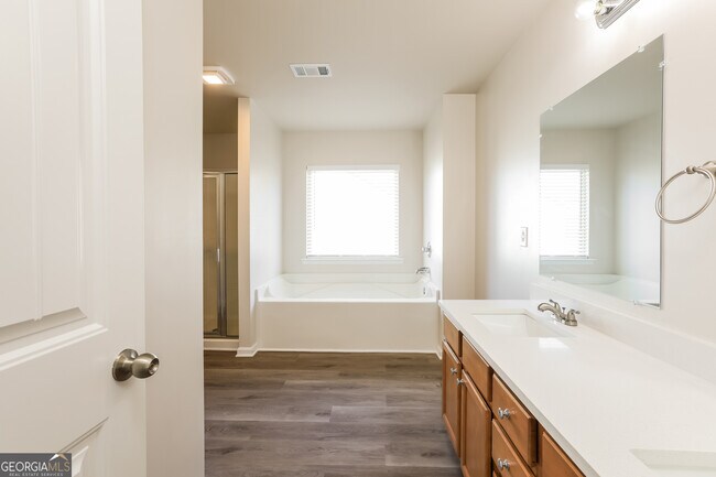 Building Photo - 188 Palisades Dr