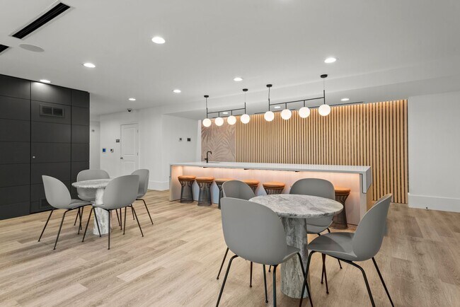 Building Photo - Upgraded Studio Condo in Buckhead