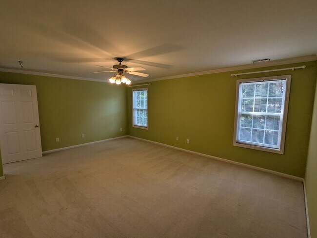 Building Photo - Spacious 4-Bedroom, 3-Bath Home in Parkside!