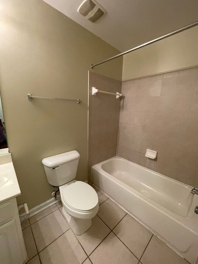 Building Photo - 02-206 Arkhipenko