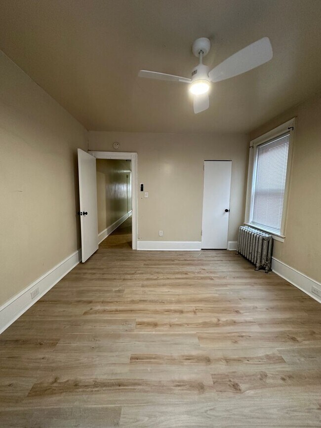 Building Photo - 1306 W Hunting Park Ave