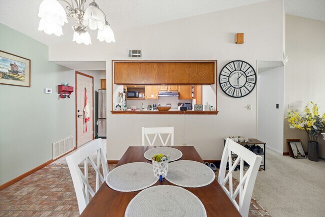 Building Photo - 206 Cedar Ridge Way