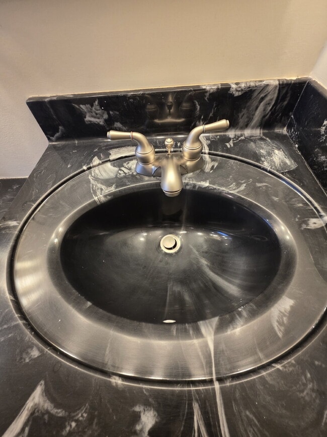 Building Photo - Spacious 4-Bedroom Home for Rent in Kings ...