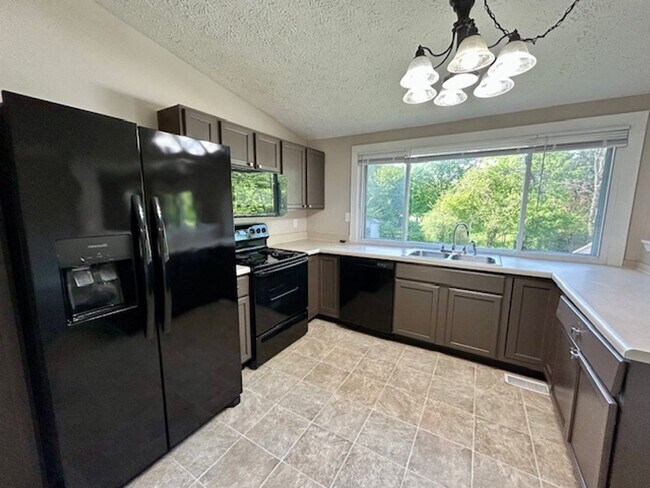 Building Photo - Welcome Home to This Beautifully Maintained Tri-Level Gem!