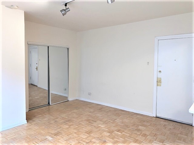 Building Photo - 644 W Wrightwood Ave