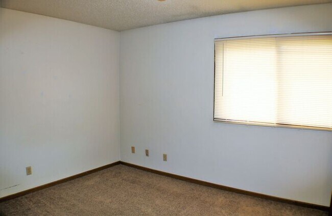 Building Photo - $1,100 | 2 Bedroom, 1 Bathroom CONDO | CAT Friendly* | Available for Immediate Move In!